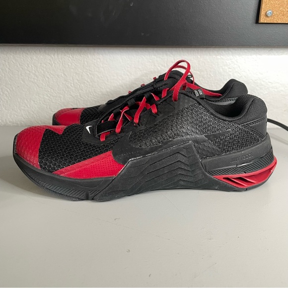 Nike - Picture 3 of 6